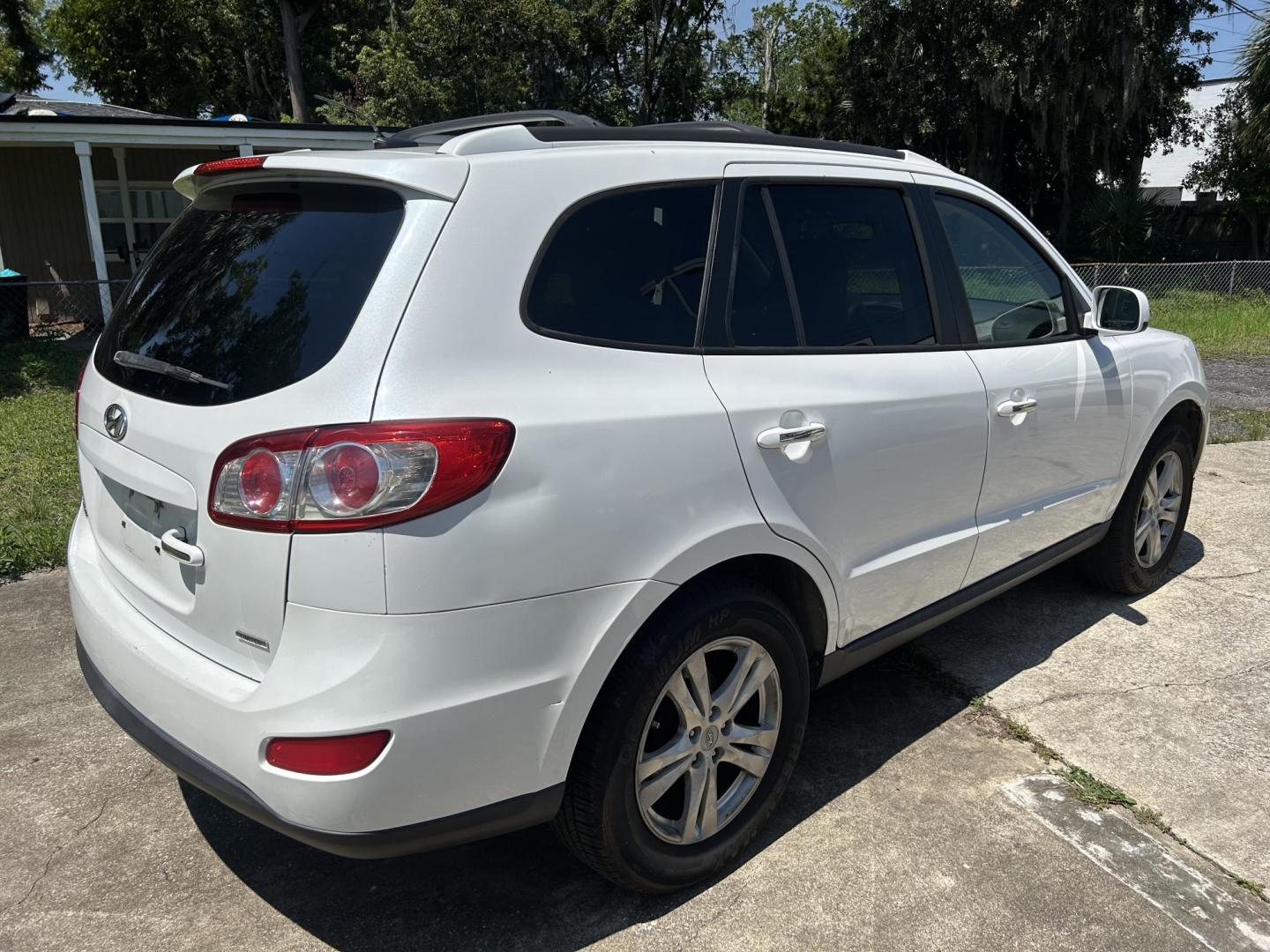 2012 Hyundai Santa Fe Limited 2.4 FWD (5XYZK3ABXCG) with an 2.4L L4 DOHC 16V engine, 6-Speed Automatic transmission, located at 1758 Cassat Ave., Jacksonville, FL, 32210, (904) 384-2799, 30.286720, -81.730652 - ***** CASH BLOWOUT!!!!! ***** $3999.00 PLUS TAX, TAG, AND TITLE ***** 2012 HYUNDAI SANTA FE LIMITED MODEL 201,145 MILES RUNS AND LOOKS GREAT LEATHER ALLOYS ICE-COLD AIR-CONDITIONING SUNROOF CALL US @ 904-384-2799 TODAY!! DON'T WAIT ANY LONGER!!! - Photo#3