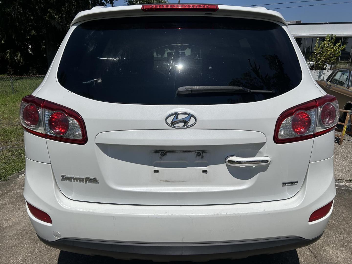 2012 Hyundai Santa Fe Limited 2.4 FWD (5XYZK3ABXCG) with an 2.4L L4 DOHC 16V engine, 6-Speed Automatic transmission, located at 1758 Cassat Ave., Jacksonville, FL, 32210, (904) 384-2799, 30.286720, -81.730652 - ***** CASH BLOWOUT!!!!! ***** $3999.00 PLUS TAX, TAG, AND TITLE ***** 2012 HYUNDAI SANTA FE LIMITED MODEL 201,145 MILES RUNS AND LOOKS GREAT LEATHER ALLOYS ICE-COLD AIR-CONDITIONING SUNROOF CALL US @ 904-384-2799 TODAY!! DON'T WAIT ANY LONGER!!! - Photo#5
