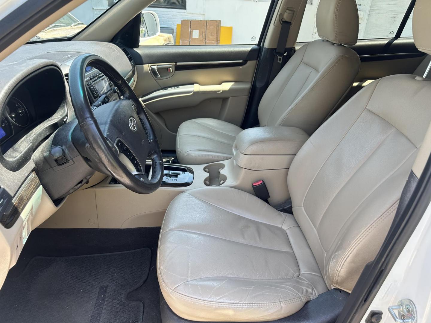 2012 Hyundai Santa Fe Limited 2.4 FWD (5XYZK3ABXCG) with an 2.4L L4 DOHC 16V engine, 6-Speed Automatic transmission, located at 1758 Cassat Ave., Jacksonville, FL, 32210, (904) 384-2799, 30.286720, -81.730652 - ***** CASH BLOWOUT!!!!! ***** $3999.00 PLUS TAX, TAG, AND TITLE ***** 2012 HYUNDAI SANTA FE LIMITED MODEL 201,145 MILES RUNS AND LOOKS GREAT LEATHER ALLOYS ICE-COLD AIR-CONDITIONING SUNROOF CALL US @ 904-384-2799 TODAY!! DON'T WAIT ANY LONGER!!! - Photo#7
