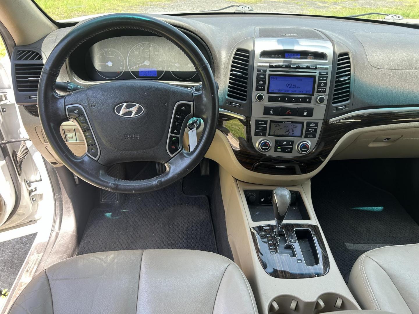 2012 Hyundai Santa Fe Limited 2.4 FWD (5XYZK3ABXCG) with an 2.4L L4 DOHC 16V engine, 6-Speed Automatic transmission, located at 1758 Cassat Ave., Jacksonville, FL, 32210, (904) 384-2799, 30.286720, -81.730652 - ***** CASH BLOWOUT!!!!! ***** $3999.00 PLUS TAX, TAG, AND TITLE ***** 2012 HYUNDAI SANTA FE LIMITED MODEL 201,145 MILES RUNS AND LOOKS GREAT LEATHER ALLOYS ICE-COLD AIR-CONDITIONING SUNROOF CALL US @ 904-384-2799 TODAY!! DON'T WAIT ANY LONGER!!! - Photo#8