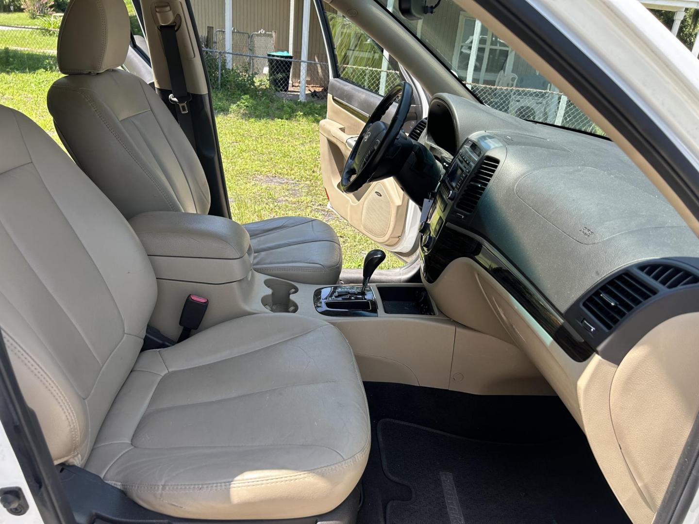 2012 Hyundai Santa Fe Limited 2.4 FWD (5XYZK3ABXCG) with an 2.4L L4 DOHC 16V engine, 6-Speed Automatic transmission, located at 1758 Cassat Ave., Jacksonville, FL, 32210, (904) 384-2799, 30.286720, -81.730652 - ***** CASH BLOWOUT!!!!! ***** $3999.00 PLUS TAX, TAG, AND TITLE ***** 2012 HYUNDAI SANTA FE LIMITED MODEL 201,145 MILES RUNS AND LOOKS GREAT LEATHER ALLOYS ICE-COLD AIR-CONDITIONING SUNROOF CALL US @ 904-384-2799 TODAY!! DON'T WAIT ANY LONGER!!! - Photo#13