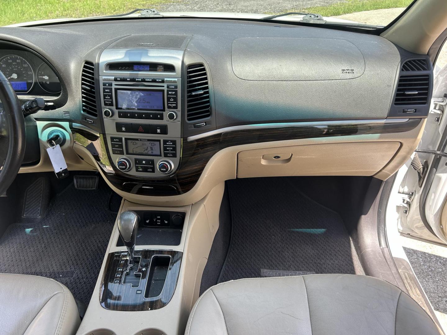 2012 Hyundai Santa Fe Limited 2.4 FWD (5XYZK3ABXCG) with an 2.4L L4 DOHC 16V engine, 6-Speed Automatic transmission, located at 1758 Cassat Ave., Jacksonville, FL, 32210, (904) 384-2799, 30.286720, -81.730652 - ***** CASH BLOWOUT!!!!! ***** $3999.00 PLUS TAX, TAG, AND TITLE ***** 2012 HYUNDAI SANTA FE LIMITED MODEL 201,145 MILES RUNS AND LOOKS GREAT LEATHER ALLOYS ICE-COLD AIR-CONDITIONING SUNROOF CALL US @ 904-384-2799 TODAY!! DON'T WAIT ANY LONGER!!! - Photo#14