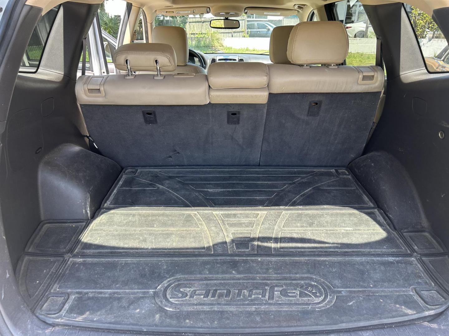 2012 Hyundai Santa Fe Limited 2.4 FWD (5XYZK3ABXCG) with an 2.4L L4 DOHC 16V engine, 6-Speed Automatic transmission, located at 1758 Cassat Ave., Jacksonville, FL, 32210, (904) 384-2799, 30.286720, -81.730652 - ***** CASH BLOWOUT!!!!! ***** $3999.00 PLUS TAX, TAG, AND TITLE ***** 2012 HYUNDAI SANTA FE LIMITED MODEL 201,145 MILES RUNS AND LOOKS GREAT LEATHER ALLOYS ICE-COLD AIR-CONDITIONING SUNROOF CALL US @ 904-384-2799 TODAY!! DON'T WAIT ANY LONGER!!! - Photo#18