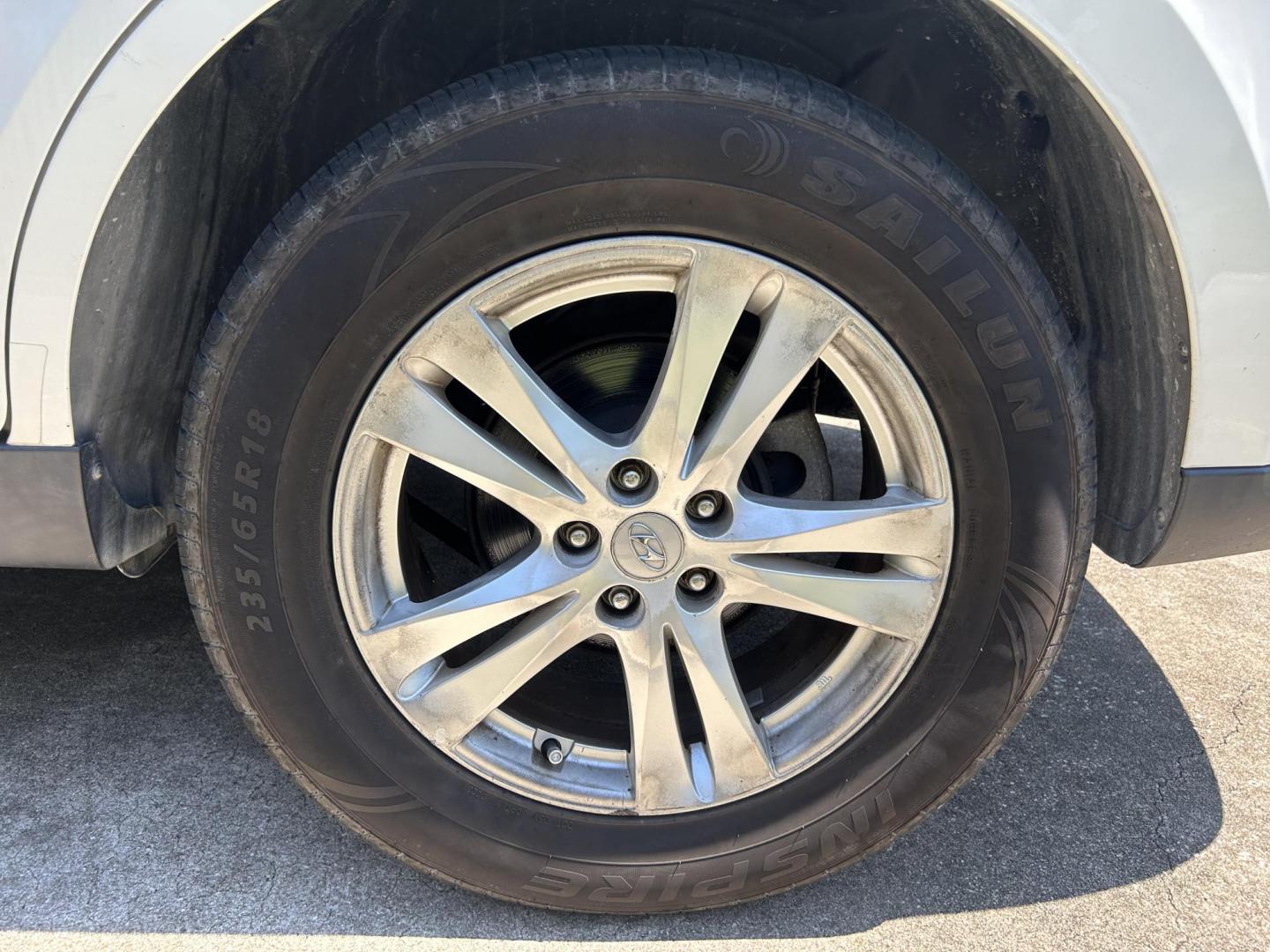 2012 Hyundai Santa Fe Limited 2.4 FWD (5XYZK3ABXCG) with an 2.4L L4 DOHC 16V engine, 6-Speed Automatic transmission, located at 1758 Cassat Ave., Jacksonville, FL, 32210, (904) 384-2799, 30.286720, -81.730652 - ***** CASH BLOWOUT!!!!! ***** $3999.00 PLUS TAX, TAG, AND TITLE ***** 2012 HYUNDAI SANTA FE LIMITED MODEL 201,145 MILES RUNS AND LOOKS GREAT LEATHER ALLOYS ICE-COLD AIR-CONDITIONING SUNROOF CALL US @ 904-384-2799 TODAY!! DON'T WAIT ANY LONGER!!! - Photo#24
