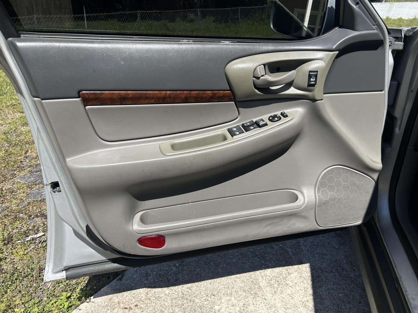 2000 Chevrolet Impala Base (2G1WF55K2Y9) with an 3.8L V6 OHV 12V engine, 4-Speed Automatic Overdrive transmission, located at 1758 Cassat Ave., Jacksonville, FL, 32210, (904) 384-2799, 30.286720, -81.730652 - $2999.00 PLUS TAX, TAG, AND TITLE ***** ANOTHER EXTRA CLEAN RIDE!!!! CASH SPECIAL ***** 2000 CHEVROLET IMPALA ONLY 113,893 MILES ***** 4-DOOR 3.8L V6 ALLOYS TINTED WINDOWS ICE COLD AIR CONDITIONING THIS ONE IS IT!!!! CHECK THE PICS THIS ONE IS EXTRA NICE CALL ROB TODAY @ 904-384-2799 AND MAKE THIS O - Photo#6