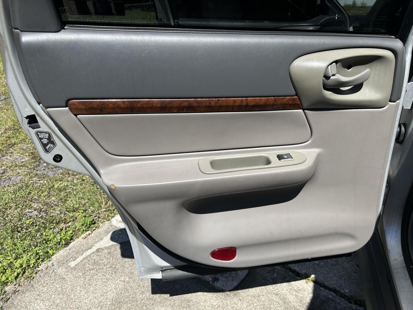 2000 Chevrolet Impala Base (2G1WF55K2Y9) with an 3.8L V6 OHV 12V engine, 4-Speed Automatic Overdrive transmission, located at 1758 Cassat Ave., Jacksonville, FL, 32210, (904) 384-2799, 30.286720, -81.730652 - $2999.00 PLUS TAX, TAG, AND TITLE ***** ANOTHER EXTRA CLEAN RIDE!!!! CASH SPECIAL ***** 2000 CHEVROLET IMPALA ONLY 113,893 MILES ***** 4-DOOR 3.8L V6 ALLOYS TINTED WINDOWS ICE COLD AIR CONDITIONING THIS ONE IS IT!!!! CHECK THE PICS THIS ONE IS EXTRA NICE CALL ROB TODAY @ 904-384-2799 AND MAKE THIS O - Photo#10