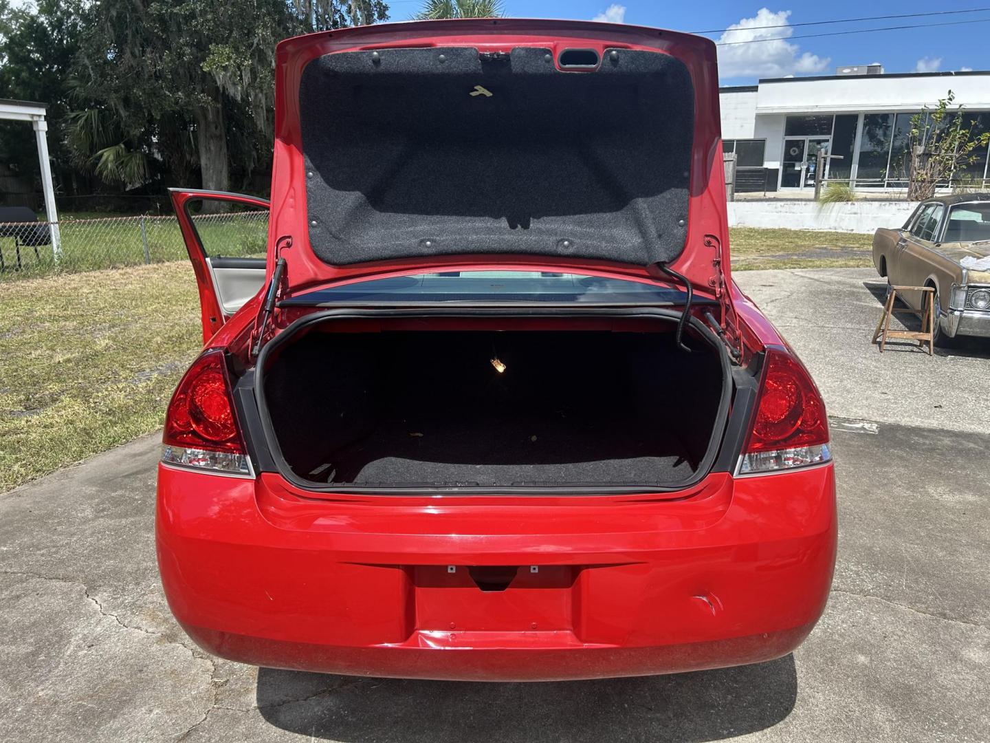 2011 Chevrolet Impala LT (2G1WG5EK2B1) with an 3.5L V6 OHV 16V FFV engine, 4-Speed Automatic transmission, located at 1758 Cassat Ave., Jacksonville, FL, 32210, (904) 384-2799, 30.286720, -81.730652 - ***** CASH SPECIAL ***** $3499.00 PLUS TAX, TAG, AND TITLE *****2011 CHEVROLET IMPALA LT MODEL 200,960 MILES LOOKS AND RUNS GREAT 3.5L V6 ICE-COLD AIR-CONDITIONING ALLOYS VENT SHADES THIS ONE STANDS OUT!!! CALL NOW @ 904-384-2799 ASK FOR ROB - Photo#17