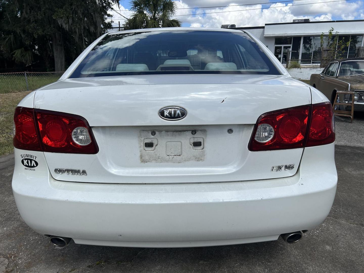 2006 Kia Optima EX V6 (KNAGE124065) with an 2.7L V6 24V DOHC engine, 4-Speed Automatic Overdrive transmission, located at 1758 Cassat Ave., Jacksonville, FL, 32210, (904) 384-2799, 30.286720, -81.730652 - ***** CASH SPECIAL ***** LOW MILEAGE ONLY 127,058 ***** $3499.00 PLUS TAX, TAG, AND TITLE ***** 2006 KIA OPTIMA EX V6 ***** 4-DOOR AUTOMATIC TRANSMISSION EXTRA CLEAN RUNS GREAT AND WELL-MAINTAINED ICE-COLD AIR CONDITIONING THIS ONE'S A STEAL!!!! CALL ROB @ 904-384-2799 - Photo#5