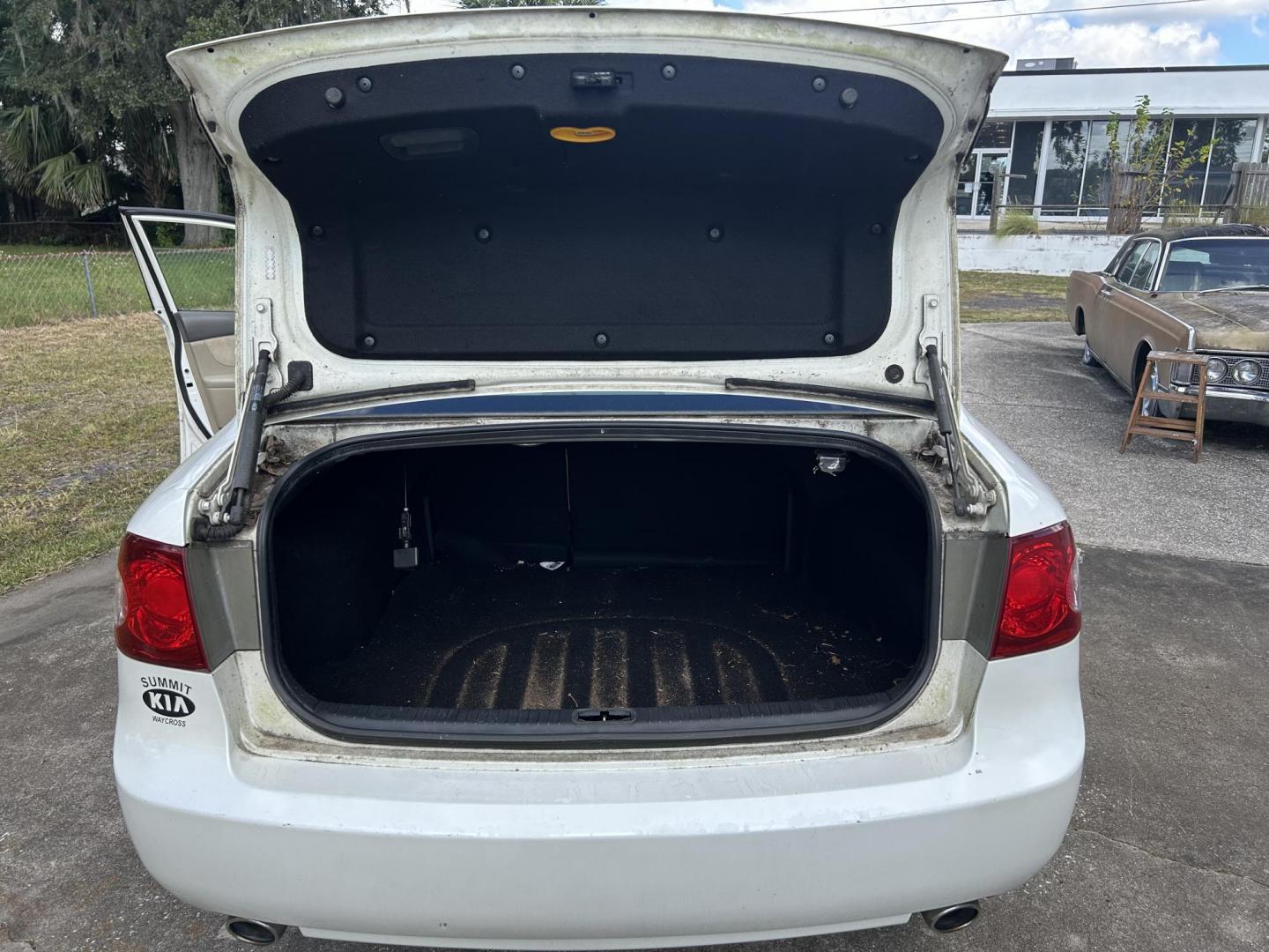 2006 Kia Optima EX V6 (KNAGE124065) with an 2.7L V6 24V DOHC engine, 4-Speed Automatic Overdrive transmission, located at 1758 Cassat Ave., Jacksonville, FL, 32210, (904) 384-2799, 30.286720, -81.730652 - ***** CASH SPECIAL ***** LOW MILEAGE ONLY 127,058 ***** $3499.00 PLUS TAX, TAG, AND TITLE ***** 2006 KIA OPTIMA EX V6 ***** 4-DOOR AUTOMATIC TRANSMISSION EXTRA CLEAN RUNS GREAT AND WELL-MAINTAINED ICE-COLD AIR CONDITIONING THIS ONE'S A STEAL!!!! CALL ROB @ 904-384-2799 - Photo#15