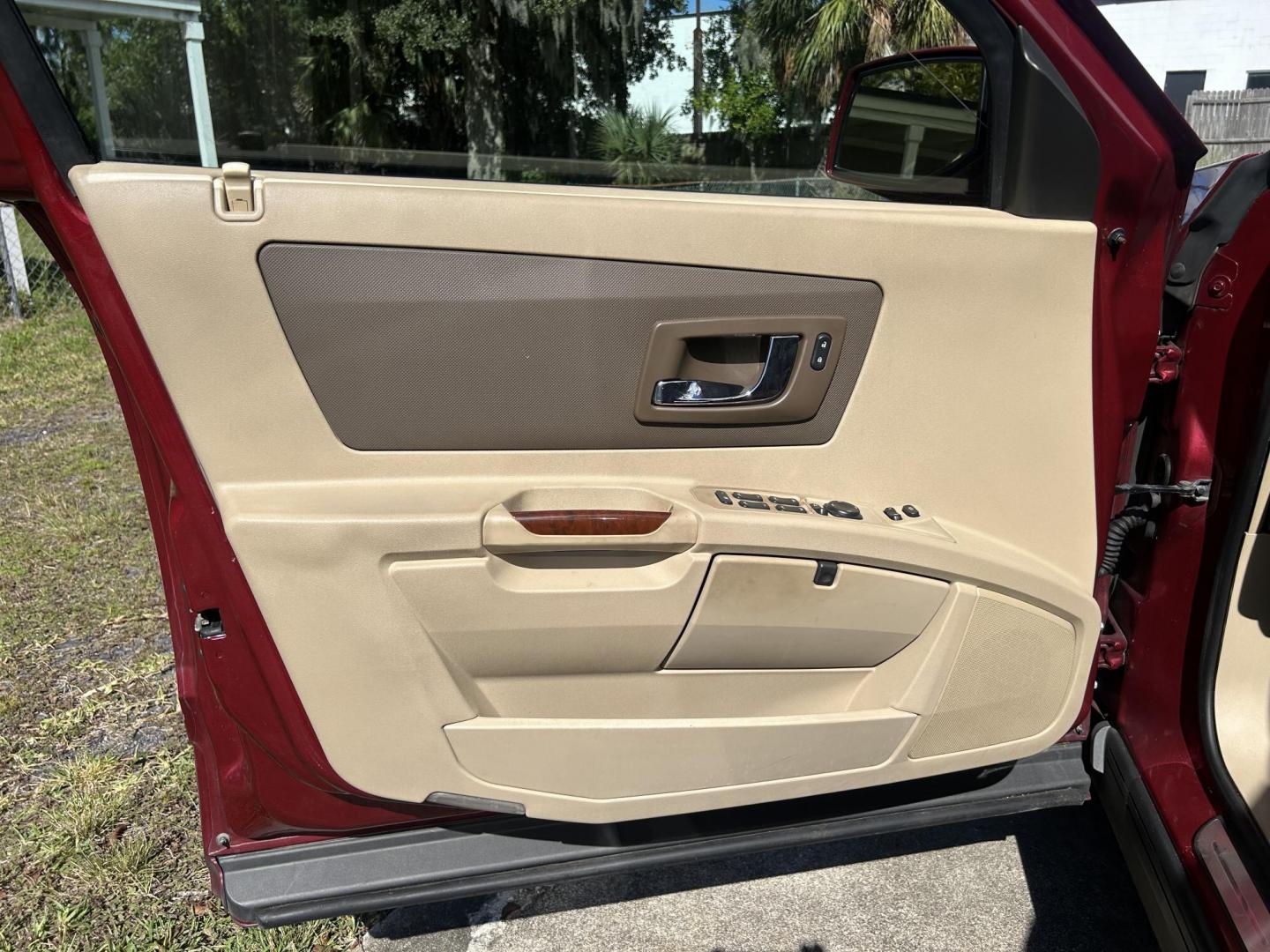 2006 Cadillac SRX V6 (1GYEE637660) with an 3.6L V6 DOHC 24V engine, 5-Speed Automatic Overdrive transmission, located at 1758 Cassat Ave., Jacksonville, FL, 32210, (904) 384-2799, 30.286720, -81.730652 - ***** CASH SPECIAL ***** $3555.00 PLUS TAX, TAG, AND TITLE ***** 2006 CADILLAC SRX 209,514 MILES ***** LOOKS AND RUNS GREAT LEATHER ALLOYS TINT THIRD ROW SEATING ICE COLD AIR CONDITIONING DUAL EXHAUST HARD TO FIND ONE LIKE THIS!!!! DON'T WAIT CALL ROB TODAY @ 904-384-2799 - Photo#6