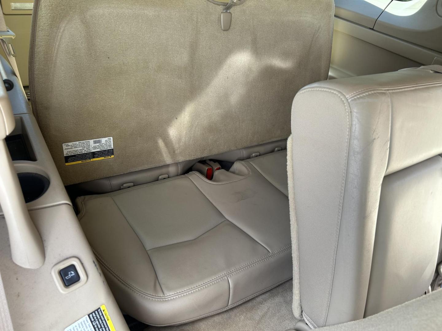 2006 Cadillac SRX V6 (1GYEE637660) with an 3.6L V6 DOHC 24V engine, 5-Speed Automatic Overdrive transmission, located at 1758 Cassat Ave., Jacksonville, FL, 32210, (904) 384-2799, 30.286720, -81.730652 - ***** CASH SPECIAL ***** $3555.00 PLUS TAX, TAG, AND TITLE ***** 2006 CADILLAC SRX 209,514 MILES ***** LOOKS AND RUNS GREAT LEATHER ALLOYS TINT THIRD ROW SEATING ICE COLD AIR CONDITIONING DUAL EXHAUST HARD TO FIND ONE LIKE THIS!!!! DON'T WAIT CALL ROB TODAY @ 904-384-2799 - Photo#19