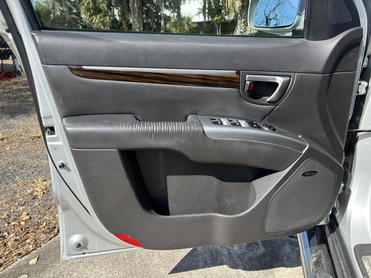 2012 Hyundai Santa Fe Limited 3.5 4WD (5XYZKDAG8CG) with an 3.5L V6 DOHC 24V engine, 6-Speed Automatic transmission, located at 1758 Cassat Ave., Jacksonville, FL, 32210, (904) 384-2799, 30.286720, -81.730652 - CASH SPECIAL ***** $4488.00 PLUS TAX, TAG, AND TITLE ***** EXTRA, EXTRA CLEAN 2012 HYUNDAI SANTA FE AWD LIMITED MODEL LEATHER SUNROOF ALLOYS RUNNING BOARDS HEATED SEATS LOOKS AND DRIVES 100% WELL MAINTAINED AND CARED FOR CALL ROB @ 904-384-2799 YOU WON'T REGRET IT! - Photo#6