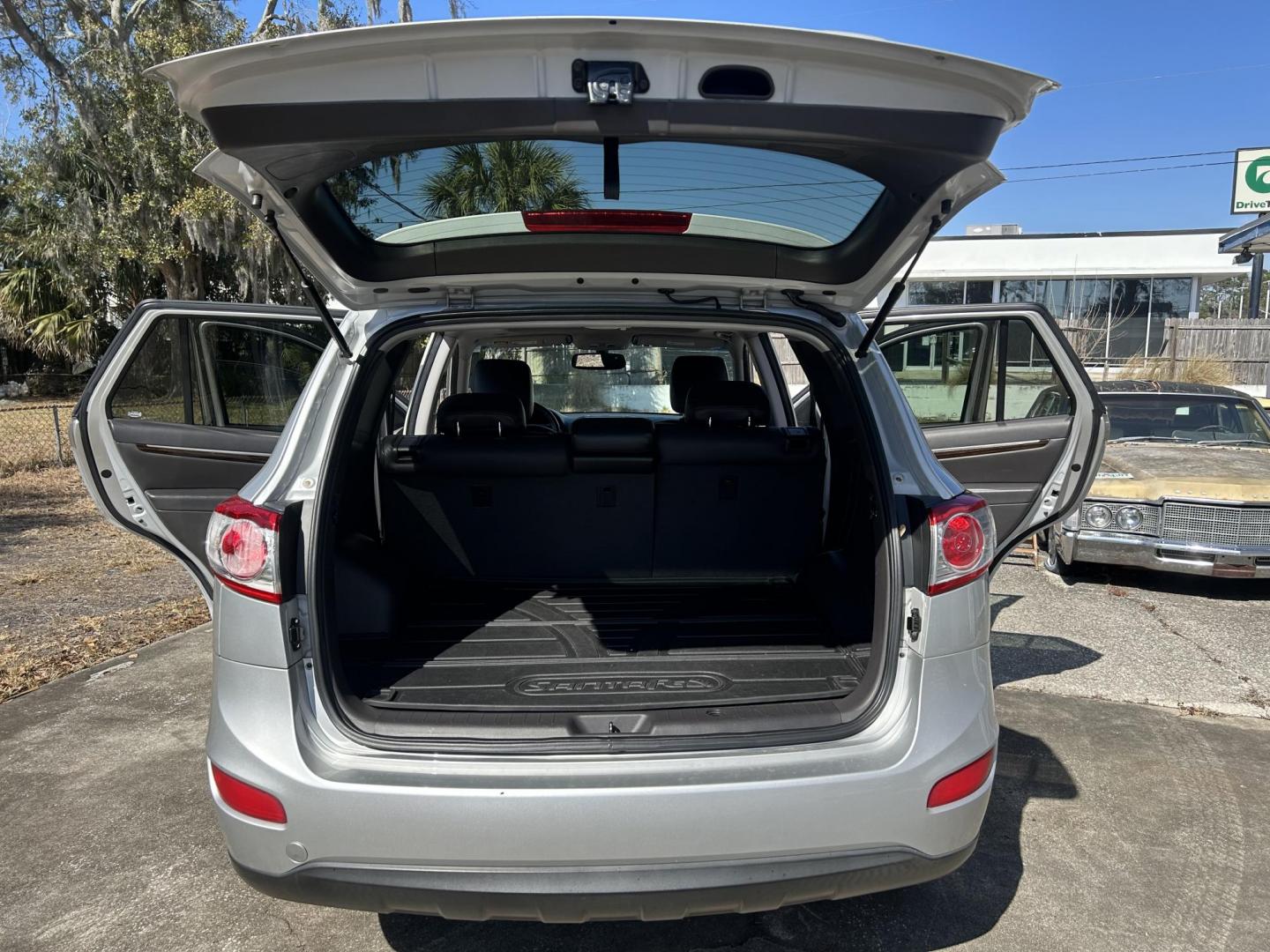 2012 Hyundai Santa Fe Limited 3.5 4WD (5XYZKDAG8CG) with an 3.5L V6 DOHC 24V engine, 6-Speed Automatic transmission, located at 1758 Cassat Ave., Jacksonville, FL, 32210, (904) 384-2799, 30.286720, -81.730652 - CASH SPECIAL ***** $4488.00 PLUS TAX, TAG, AND TITLE ***** EXTRA, EXTRA CLEAN 2012 HYUNDAI SANTA FE AWD LIMITED MODEL LEATHER SUNROOF ALLOYS RUNNING BOARDS HEATED SEATS LOOKS AND DRIVES 100% WELL MAINTAINED AND CARED FOR CALL ROB @ 904-384-2799 YOU WON'T REGRET IT! - Photo#17