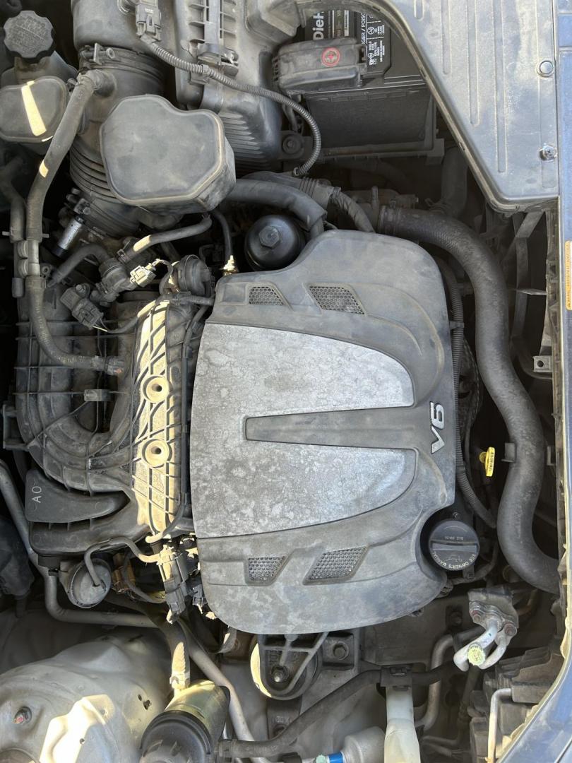 2012 Hyundai Santa Fe Limited 3.5 4WD (5XYZKDAG8CG) with an 3.5L V6 DOHC 24V engine, 6-Speed Automatic transmission, located at 1758 Cassat Ave., Jacksonville, FL, 32210, (904) 384-2799, 30.286720, -81.730652 - CASH SPECIAL ***** $4488.00 PLUS TAX, TAG, AND TITLE ***** EXTRA, EXTRA CLEAN 2012 HYUNDAI SANTA FE AWD LIMITED MODEL LEATHER SUNROOF ALLOYS RUNNING BOARDS HEATED SEATS LOOKS AND DRIVES 100% WELL MAINTAINED AND CARED FOR CALL ROB @ 904-384-2799 YOU WON'T REGRET IT! - Photo#20