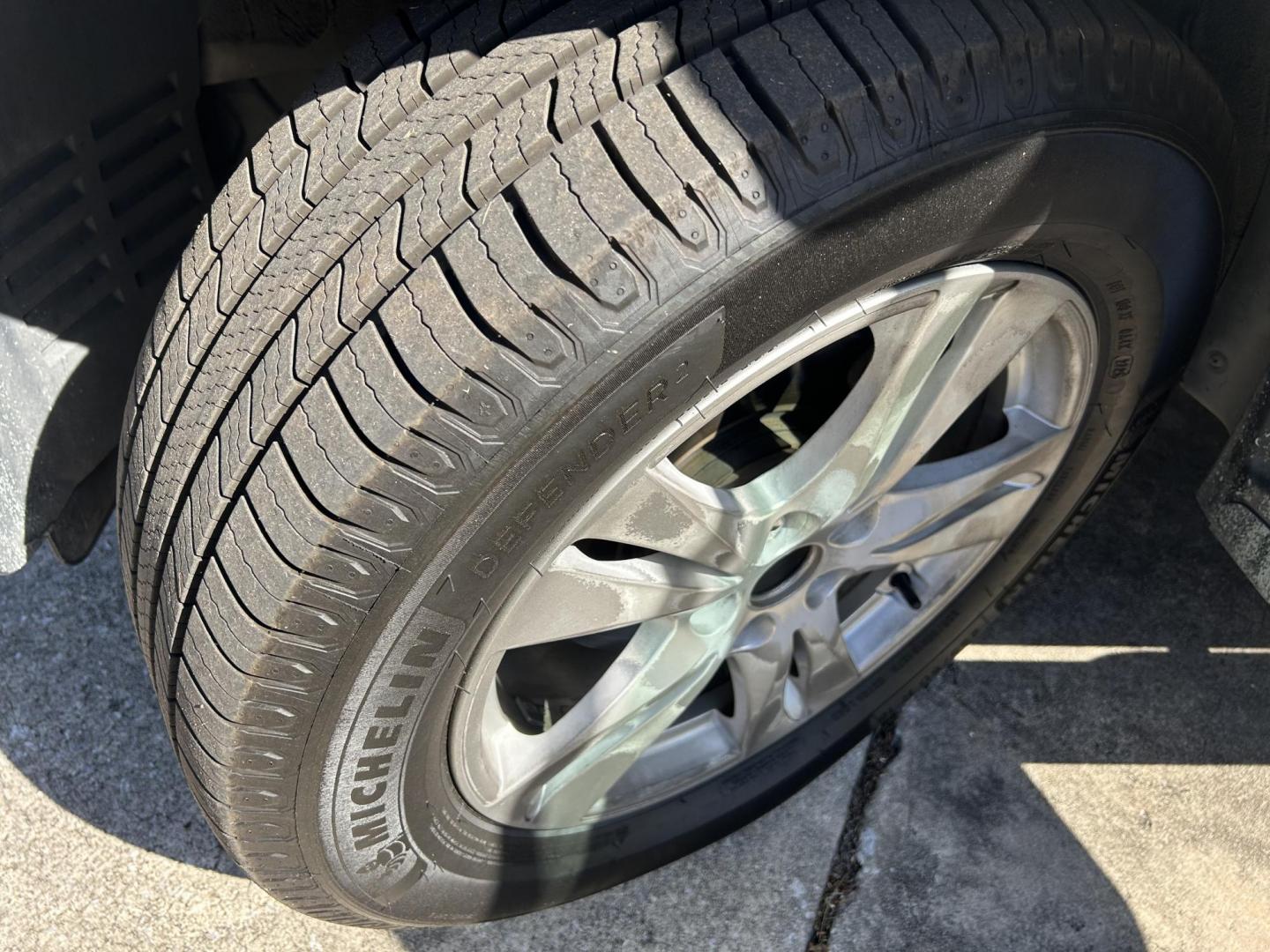 2012 Hyundai Santa Fe Limited 3.5 4WD (5XYZKDAG8CG) with an 3.5L V6 DOHC 24V engine, 6-Speed Automatic transmission, located at 1758 Cassat Ave., Jacksonville, FL, 32210, (904) 384-2799, 30.286720, -81.730652 - CASH SPECIAL ***** $4488.00 PLUS TAX, TAG, AND TITLE ***** EXTRA, EXTRA CLEAN 2012 HYUNDAI SANTA FE AWD LIMITED MODEL LEATHER SUNROOF ALLOYS RUNNING BOARDS HEATED SEATS LOOKS AND DRIVES 100% WELL MAINTAINED AND CARED FOR CALL ROB @ 904-384-2799 YOU WON'T REGRET IT! - Photo#23