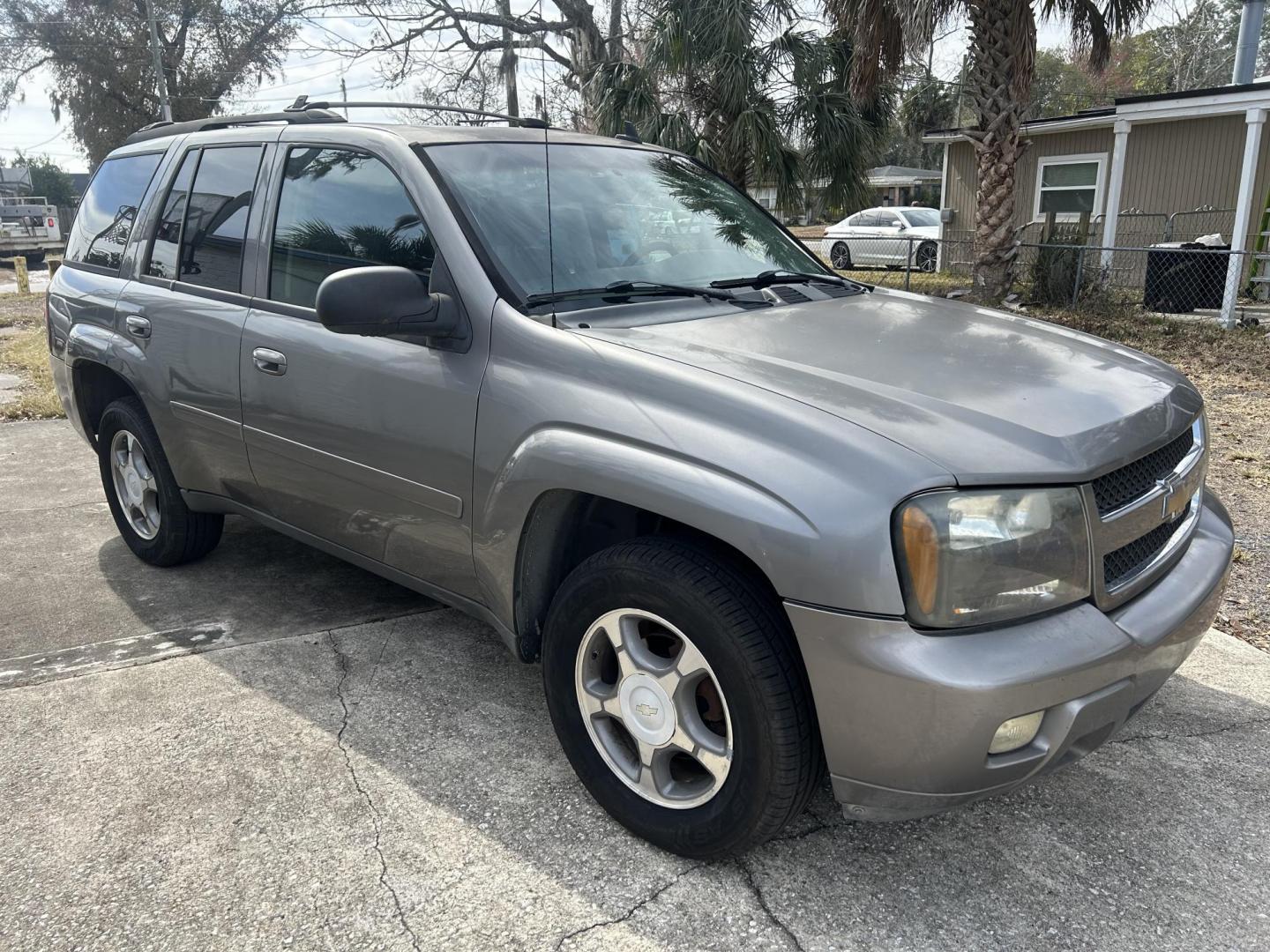 2008 Chevrolet TrailBlazer LT1 2WD (1GNDS13S682) with an 4.2L L6 DOHC 24V engine, 4-Speed Automatic Overdrive transmission, located at 1758 Cassat Ave., Jacksonville, FL, 32210, (904) 384-2799, 30.286720, -81.730652 - ***** ANOTHER GREAT CASH SPECIAL!!!!! 2008 CHEVROLET TRAILBLAZER LS MODEL 216,984 MILES ONLY $2788.00 PLUS TAX, TAG, AND TITLE!!!! RUNS AND LOOKS GREAT WELL-MAINTAINED ICE-COLD AIR CONDITIONING 4.2L V6 SUNROOF DON'T LET THIS ONE SLIP BY CALL ROB @ 904-384-2799 TODAY! - Photo#2