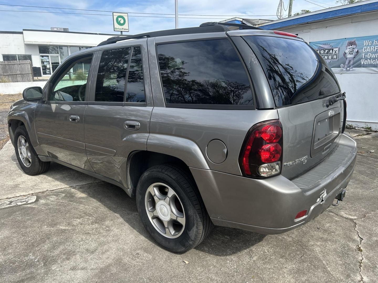 2008 Chevrolet TrailBlazer LT1 2WD (1GNDS13S682) with an 4.2L L6 DOHC 24V engine, 4-Speed Automatic Overdrive transmission, located at 1758 Cassat Ave., Jacksonville, FL, 32210, (904) 384-2799, 30.286720, -81.730652 - ***** ANOTHER GREAT CASH SPECIAL!!!!! 2008 CHEVROLET TRAILBLAZER LS MODEL 216,984 MILES ONLY $2788.00 PLUS TAX, TAG, AND TITLE!!!! RUNS AND LOOKS GREAT WELL-MAINTAINED ICE-COLD AIR CONDITIONING 4.2L V6 SUNROOF DON'T LET THIS ONE SLIP BY CALL ROB @ 904-384-2799 TODAY! - Photo#4