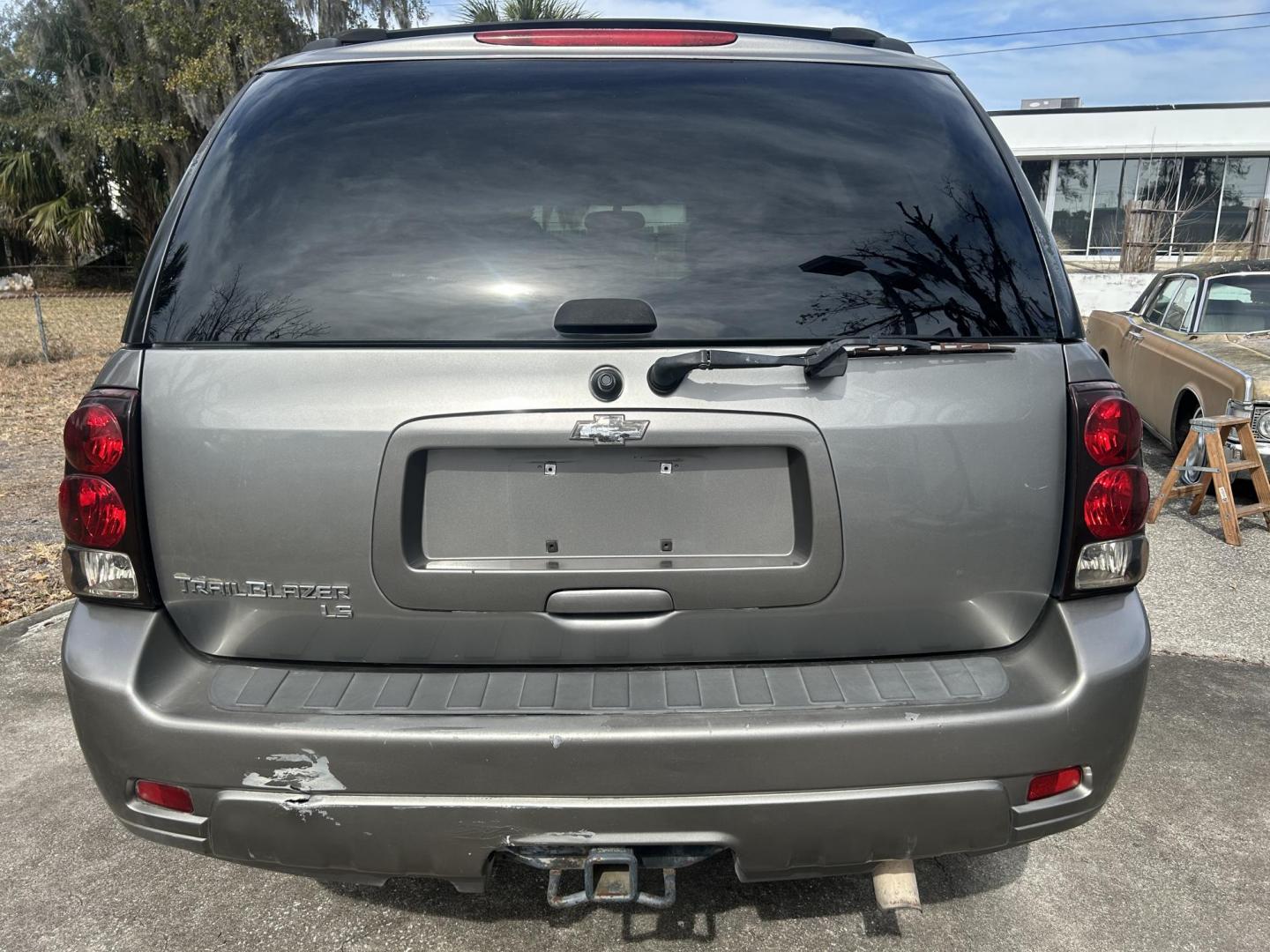 2008 Chevrolet TrailBlazer LT1 2WD (1GNDS13S682) with an 4.2L L6 DOHC 24V engine, 4-Speed Automatic Overdrive transmission, located at 1758 Cassat Ave., Jacksonville, FL, 32210, (904) 384-2799, 30.286720, -81.730652 - ***** ANOTHER GREAT CASH SPECIAL!!!!! 2008 CHEVROLET TRAILBLAZER LS MODEL 216,984 MILES ONLY $2788.00 PLUS TAX, TAG, AND TITLE!!!! RUNS AND LOOKS GREAT WELL-MAINTAINED ICE-COLD AIR CONDITIONING 4.2L V6 SUNROOF DON'T LET THIS ONE SLIP BY CALL ROB @ 904-384-2799 TODAY! - Photo#5
