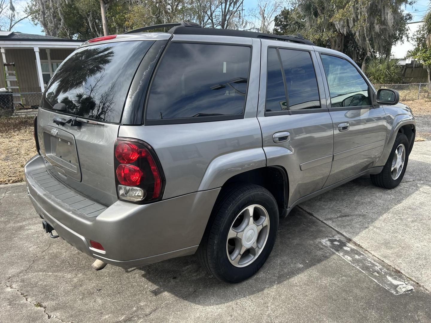 2008 Chevrolet TrailBlazer LT1 2WD (1GNDS13S682) with an 4.2L L6 DOHC 24V engine, 4-Speed Automatic Overdrive transmission, located at 1758 Cassat Ave., Jacksonville, FL, 32210, (904) 384-2799, 30.286720, -81.730652 - ***** ANOTHER GREAT CASH SPECIAL!!!!! 2008 CHEVROLET TRAILBLAZER LS MODEL 216,984 MILES ONLY $2788.00 PLUS TAX, TAG, AND TITLE!!!! RUNS AND LOOKS GREAT WELL-MAINTAINED ICE-COLD AIR CONDITIONING 4.2L V6 SUNROOF DON'T LET THIS ONE SLIP BY CALL ROB @ 904-384-2799 TODAY! - Photo#3
