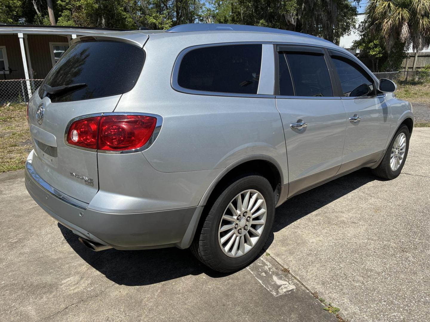 2010 Buick Enclave CXL AWD (5GALVBEDXAJ) with an 3.6L V6 DOHC 24V engine, 6-Speed Automatic Overdrive transmission, located at 1758 Cassat Ave., Jacksonville, FL, 32210, (904) 384-2799, 30.286720, -81.730652 - ***** CASH SPECIAL ***** 2010 BUICK ENCLAVE CXL MODEL ***** $4488.00 PLUS TAX, TAG, AND TITLE ***** 3RD ROW SEATING ALLOYS LEATHER TINT DUAL EXHAUST HEATED SEATS REMORE KEYLESS ENTRY ICE-COLD AIR-CONDITIONING RUNS GREAT WELL MAINTAINED CALL ROB NOW @ 904-384-2799 - Photo#5