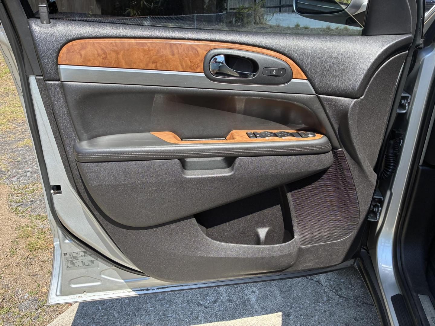 2010 Buick Enclave CXL AWD (5GALVBEDXAJ) with an 3.6L V6 DOHC 24V engine, 6-Speed Automatic Overdrive transmission, located at 1758 Cassat Ave., Jacksonville, FL, 32210, (904) 384-2799, 30.286720, -81.730652 - ***** CASH SPECIAL ***** 2010 BUICK ENCLAVE CXL MODEL ***** $4488.00 PLUS TAX, TAG, AND TITLE ***** 3RD ROW SEATING ALLOYS LEATHER TINT DUAL EXHAUST HEATED SEATS REMORE KEYLESS ENTRY ICE-COLD AIR-CONDITIONING RUNS GREAT WELL MAINTAINED CALL ROB NOW @ 904-384-2799 - Photo#8