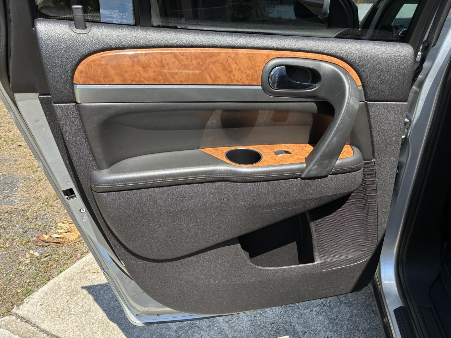 2010 Buick Enclave CXL AWD (5GALVBEDXAJ) with an 3.6L V6 DOHC 24V engine, 6-Speed Automatic Overdrive transmission, located at 1758 Cassat Ave., Jacksonville, FL, 32210, (904) 384-2799, 30.286720, -81.730652 - ***** CASH SPECIAL ***** 2010 BUICK ENCLAVE CXL MODEL ***** $4488.00 PLUS TAX, TAG, AND TITLE ***** 3RD ROW SEATING ALLOYS LEATHER TINT DUAL EXHAUST HEATED SEATS REMORE KEYLESS ENTRY ICE-COLD AIR-CONDITIONING RUNS GREAT WELL MAINTAINED CALL ROB NOW @ 904-384-2799 - Photo#11