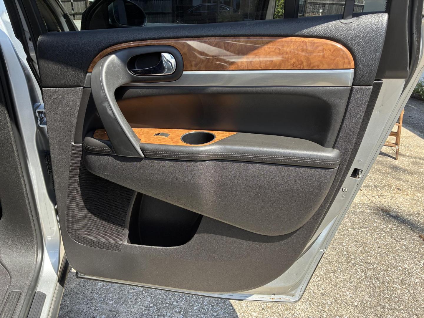 2010 Buick Enclave CXL AWD (5GALVBEDXAJ) with an 3.6L V6 DOHC 24V engine, 6-Speed Automatic Overdrive transmission, located at 1758 Cassat Ave., Jacksonville, FL, 32210, (904) 384-2799, 30.286720, -81.730652 - ***** CASH SPECIAL ***** 2010 BUICK ENCLAVE CXL MODEL ***** $4488.00 PLUS TAX, TAG, AND TITLE ***** 3RD ROW SEATING ALLOYS LEATHER TINT DUAL EXHAUST HEATED SEATS REMORE KEYLESS ENTRY ICE-COLD AIR-CONDITIONING RUNS GREAT WELL MAINTAINED CALL ROB NOW @ 904-384-2799 - Photo#16