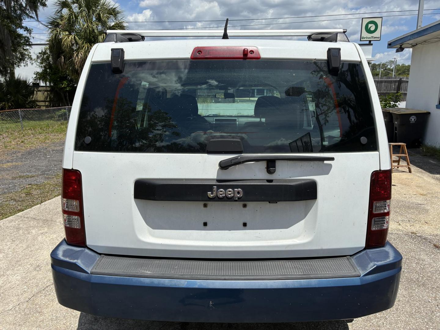 2012 Jeep Liberty Sport 2WD (1C4PJLAK6CW) with an 3.7L V6 SOHC 12V engine, 4-Speed Automatic transmission, located at 1758 Cassat Ave., Jacksonville, FL, 32210, (904) 384-2799, 30.286720, -81.730652 - ***** CASH SPECIAL ***** 2012 JEEP LIBERTY ***** $3944.00 PLUS TAX, TAG, AND TITLE ***** 189,478 MILES EXTRA CLEAN PREMIUM ALLOYS 4-DOOR LOOKS AND RUNS GREAT ICE-COLD-AIR-CONDITIONING DON'T HESITATE CALL ROB TODAY @ 904-384-2799 - Photo#5