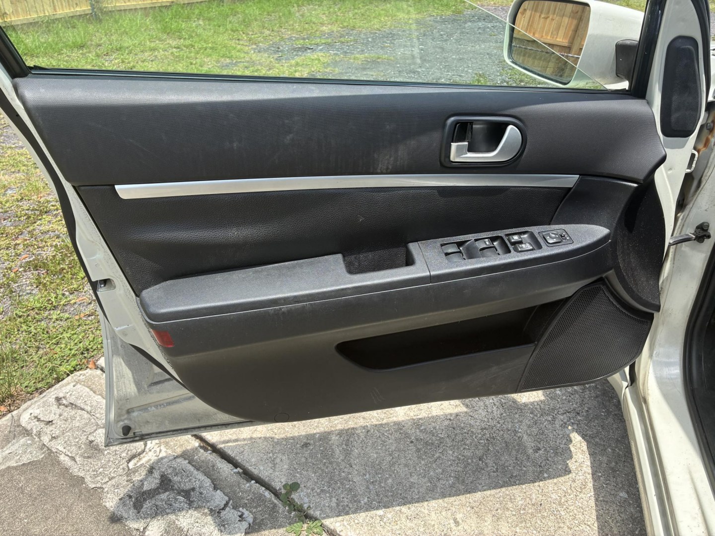 2007 Mitsubishi Galant ES (4A3AB36F97E) with an 2.4L L4 SOHC 16V engine, 4-Speed Automatic Overdrive transmission, located at 1758 Cassat Ave., Jacksonville, FL, 32210, (904) 384-2799, 30.286720, -81.730652 - ***** CASH SPECIAL ***** 2007 MITSUBISHI GALANT ES MODEL ***** $2888.00 PLUS TAX, TAG, AND TITLE ***** ONLY 117,826 MILES ***** 4-DOOR AUTOMATIC TRANSMISSION 2.4L FOUR CYLINDER FOR GREAT MILEAGE ICE-COLD AIR-CONDITIONING LOOKS AND RUNS GREAT LEATHER SUNROOF CALL ROB TODAY @ 904-384-2799- Photo#6