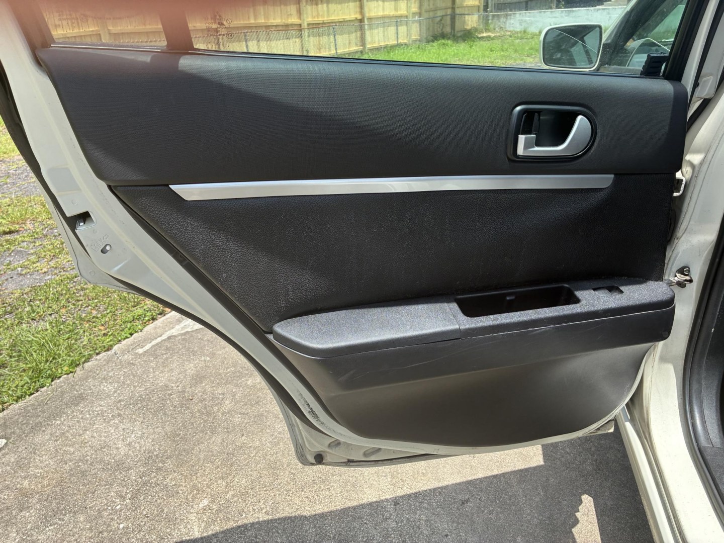 2007 Mitsubishi Galant ES (4A3AB36F97E) with an 2.4L L4 SOHC 16V engine, 4-Speed Automatic Overdrive transmission, located at 1758 Cassat Ave., Jacksonville, FL, 32210, (904) 384-2799, 30.286720, -81.730652 - ***** CASH SPECIAL ***** 2007 MITSUBISHI GALANT ES MODEL ***** $2888.00 PLUS TAX, TAG, AND TITLE ***** ONLY 117,826 MILES ***** 4-DOOR AUTOMATIC TRANSMISSION 2.4L FOUR CYLINDER FOR GREAT MILEAGE ICE-COLD AIR-CONDITIONING LOOKS AND RUNS GREAT LEATHER SUNROOF CALL ROB TODAY @ 904-384-2799- Photo#9