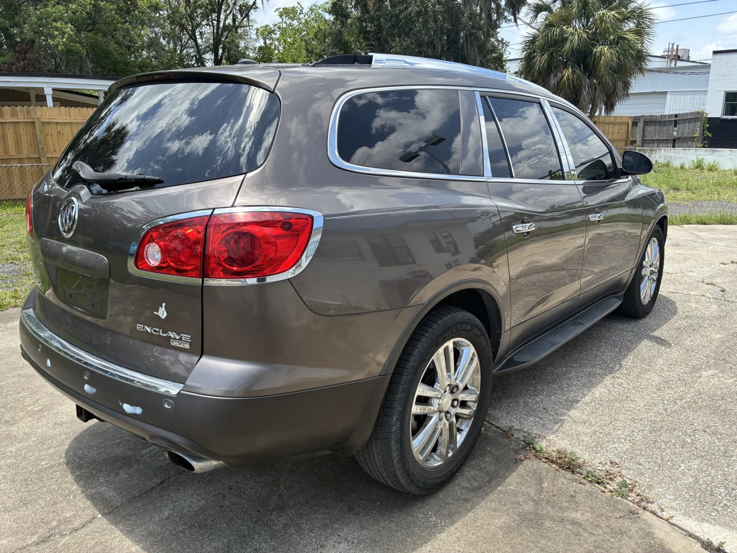2008 Buick Enclave CXL FWD (5GAER237X8J) with an 3.6L V6 DOHC 24V engine, 6A OD transmission, located at 1758 Cassat Ave., Jacksonville, FL, 32210, (904) 384-2799, 30.286720, -81.730652 - CASH BLOWOUT!!!! $$$$THOUSANDS BELOW KBB!!!! 2008 BUICK ENCLAVE CXL MODEL 164,264 MILES SPECIAL PRICE OF $3488.00 PLUS TAX, TAG, AND TITLE 3RD ROW SEATING NAVIGATION SYSTEM FULLY LOADED LEATHER SUNROOF ALLOYS DUAL EXHAUST LOW MILEAGE ICE COLD AIR CONDITIONING DON'T WAIT ON THIS ONE CALL ROB TODAY @- Photo#3