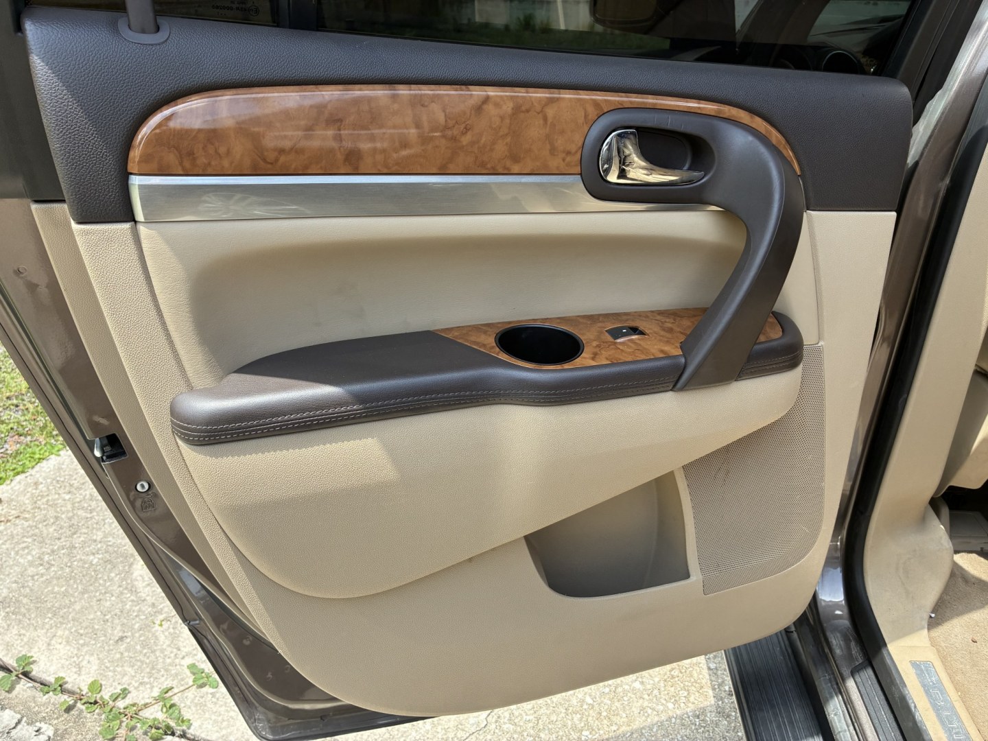 2008 Buick Enclave CXL FWD (5GAER237X8J) with an 3.6L V6 DOHC 24V engine, 6A OD transmission, located at 1758 Cassat Ave., Jacksonville, FL, 32210, (904) 384-2799, 30.286720, -81.730652 - CASH BLOWOUT!!!! $$$$THOUSANDS BELOW KBB!!!! 2008 BUICK ENCLAVE CXL MODEL 164,264 MILES SPECIAL PRICE OF $3488.00 PLUS TAX, TAG, AND TITLE 3RD ROW SEATING NAVIGATION SYSTEM FULLY LOADED LEATHER SUNROOF ALLOYS DUAL EXHAUST LOW MILEAGE ICE COLD AIR CONDITIONING DON'T WAIT ON THIS ONE CALL ROB TODAY @- Photo#9